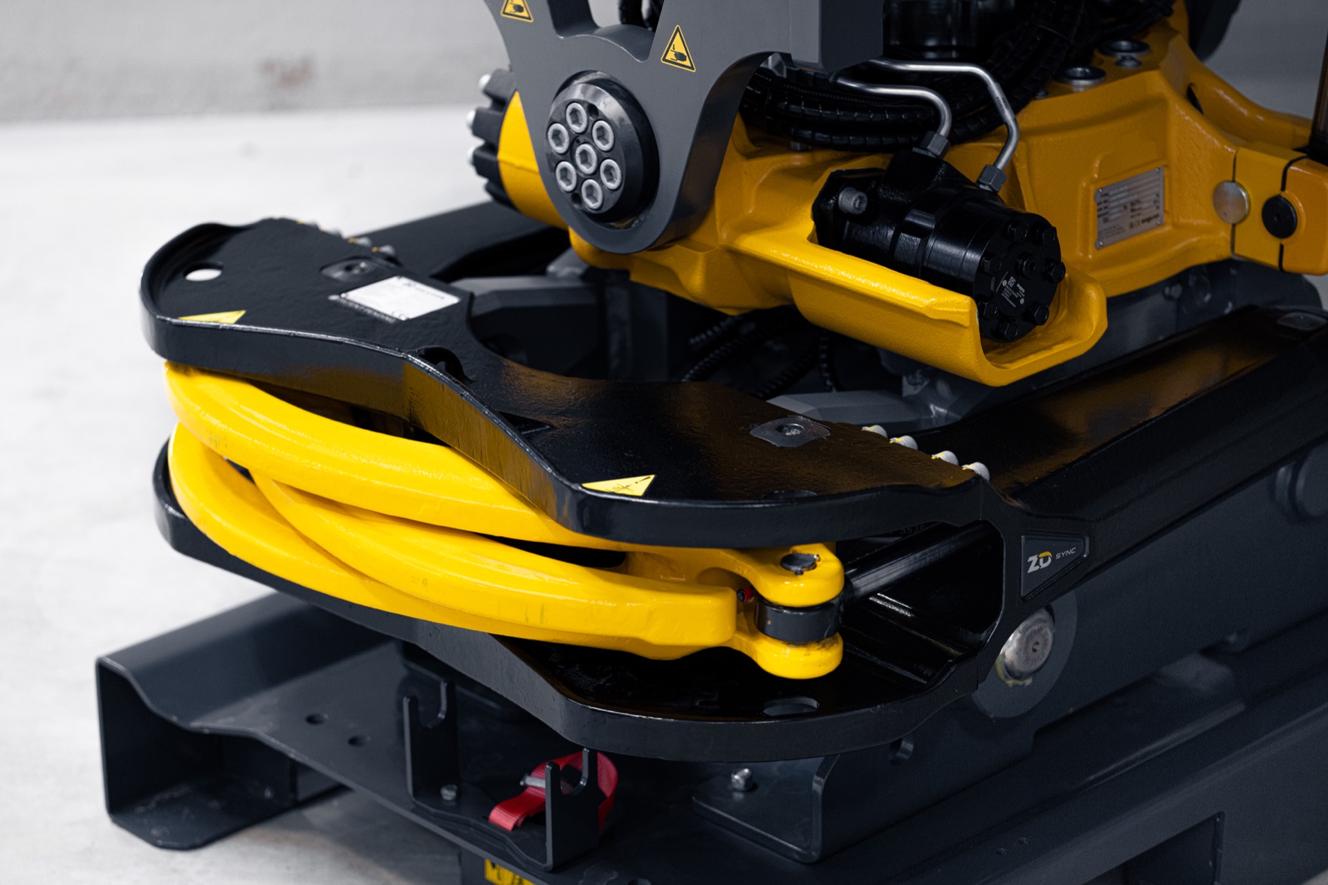 Detailansicht des ZD Tiltrotators EC 219 mit hydraulischer Kupplung