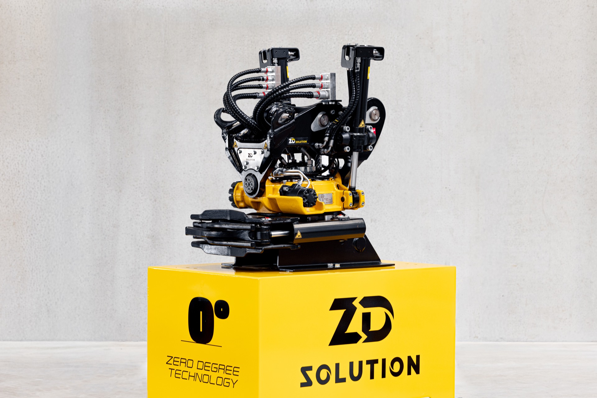 ZD Tiltrotator auf ZeroDegree-Technology-Podest
